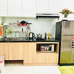 Spacious & Modern Balcony 1Br With Desk
