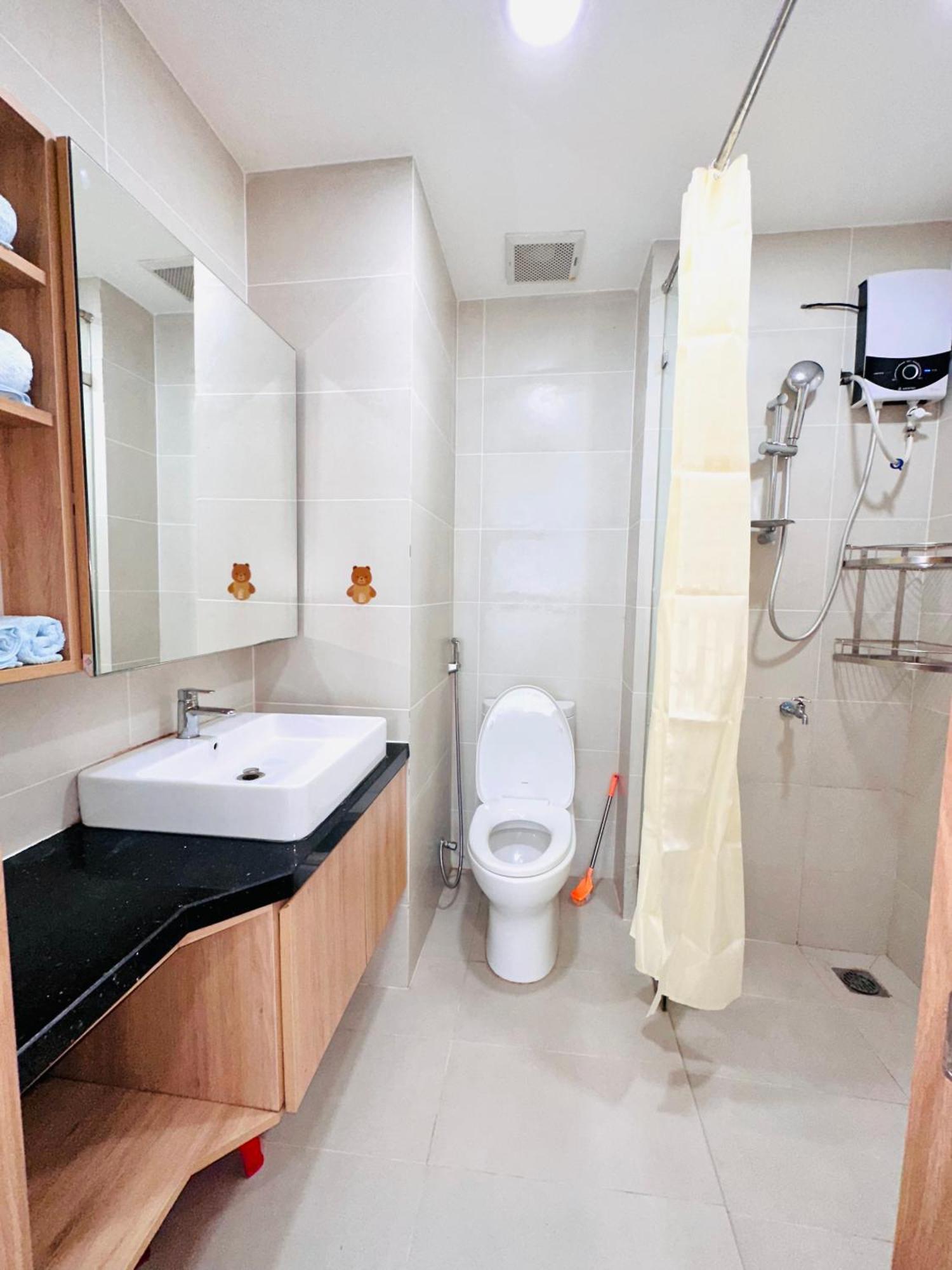 Spacious & Modern Balcony 1br With Desk Căn hộ TP. Hồ Chí Minh