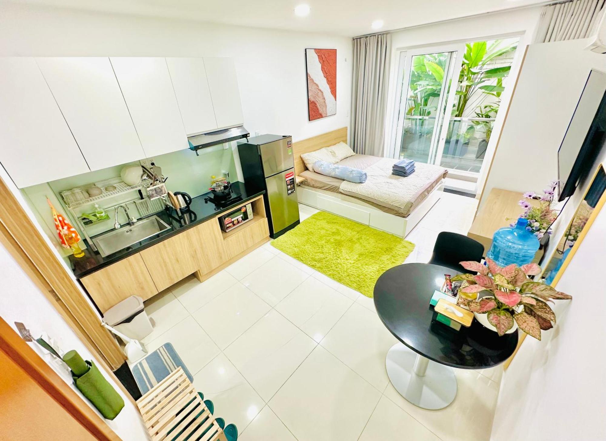 Spacious & Modern Balcony 1br With Desk
